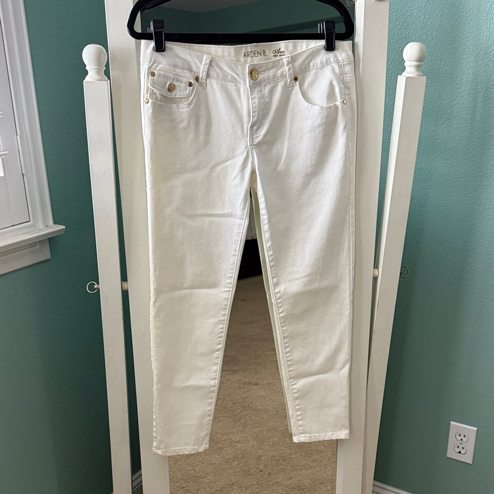 Arden B Women's Cropped White Jeans